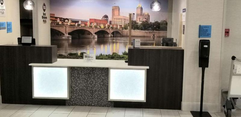 هتل La Quinta Inn & Suites By Wyndham Indianapolis Downtown