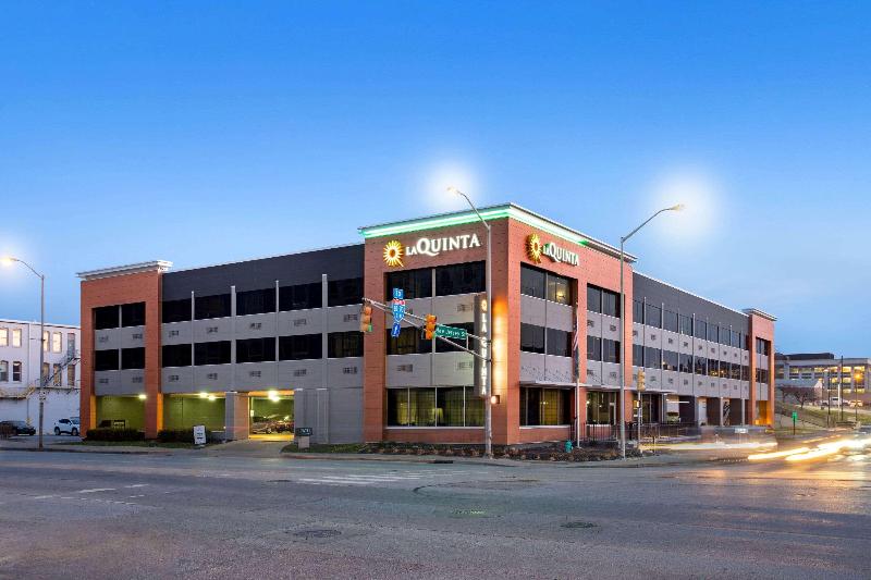 هتل La Quinta Inn & Suites By Wyndham Indianapolis Downtown