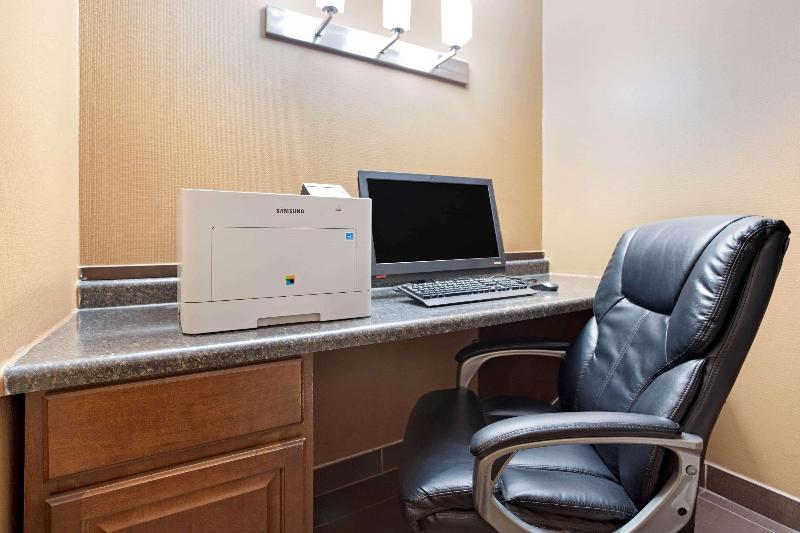 هتل La Quinta Inn & Suites By Wyndham Indianapolis Downtown