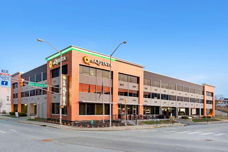 هتل La Quinta Inn & Suites By Wyndham Indianapolis Downtown