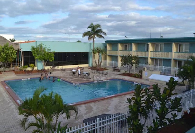 فندق Punta Gorda Waterfront  & Suites