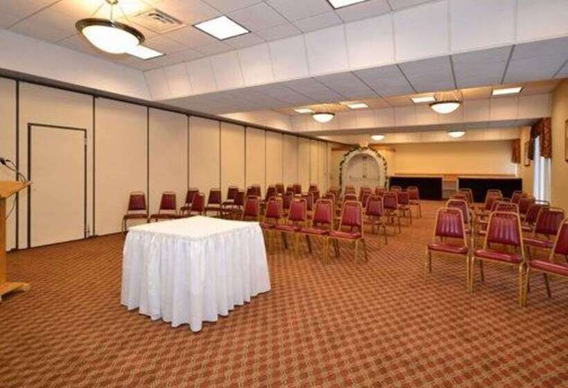 هتل Quality Inn & Conference Center