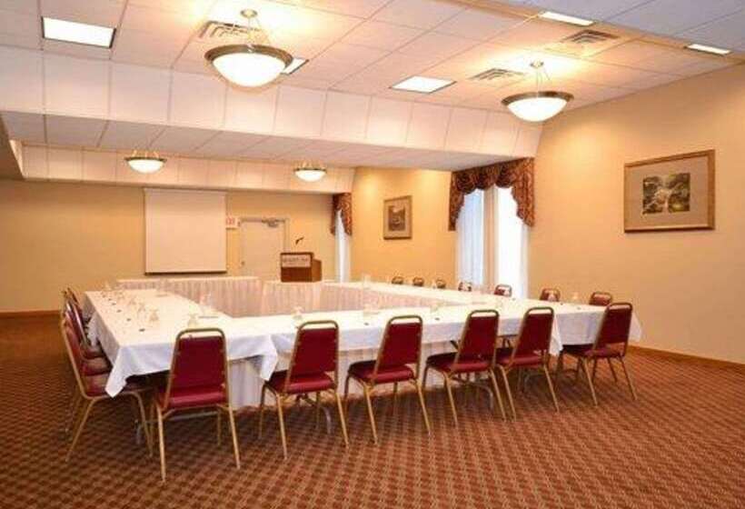 هتل Quality Inn & Conference Center
