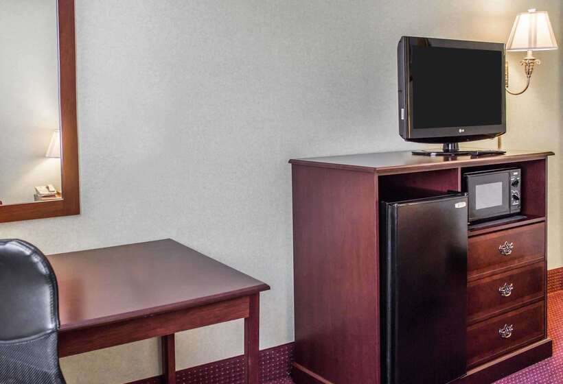 هتل Quality Inn & Conference Center