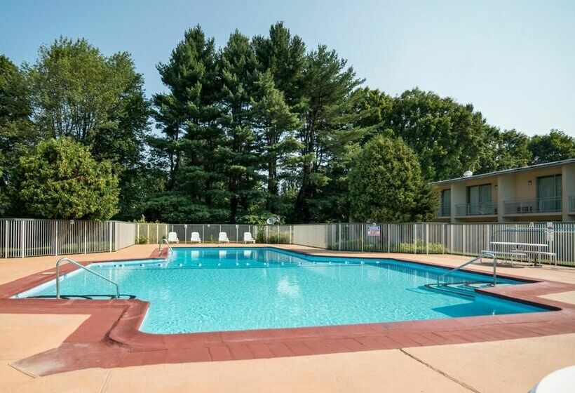 هتل Quality Inn Greenfield