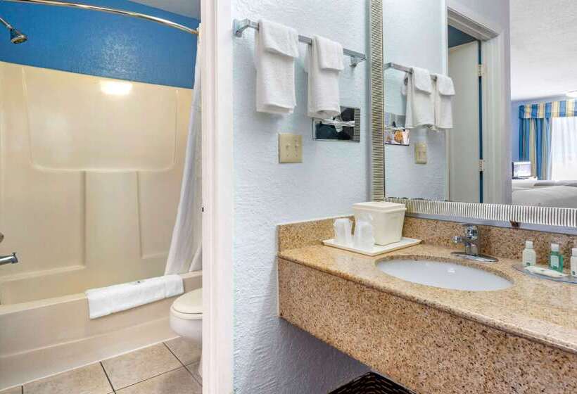 בית מלון כפרי Quality Inn Sarasota North Near Lido Key Beach