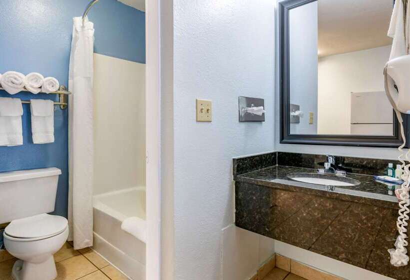 בית מלון כפרי Quality Inn Sarasota North Near Lido Key Beach