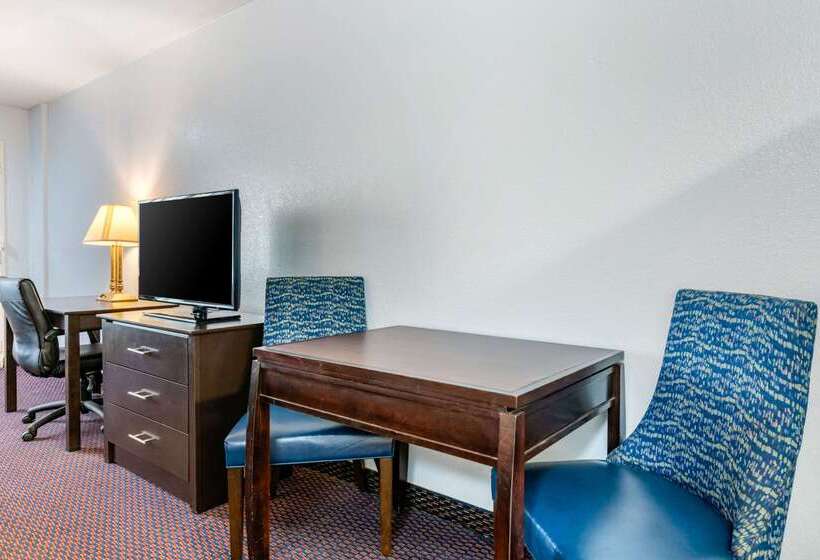 בית מלון כפרי Quality Inn Sarasota North Near Lido Key Beach