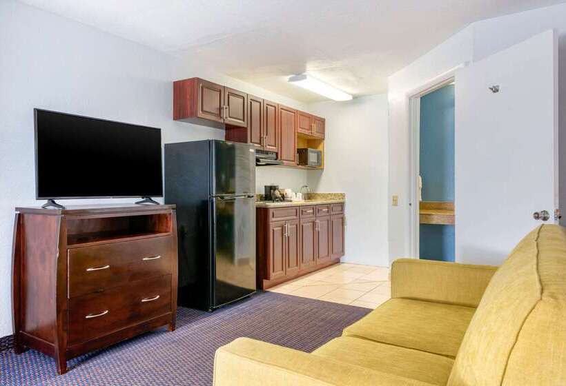 בית מלון כפרי Quality Inn Sarasota North Near Lido Key Beach