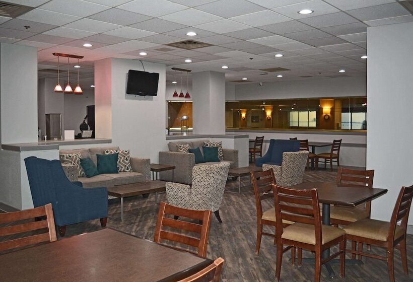 هتل Quality Inn & Suites East Syracuse  Carrier Circle