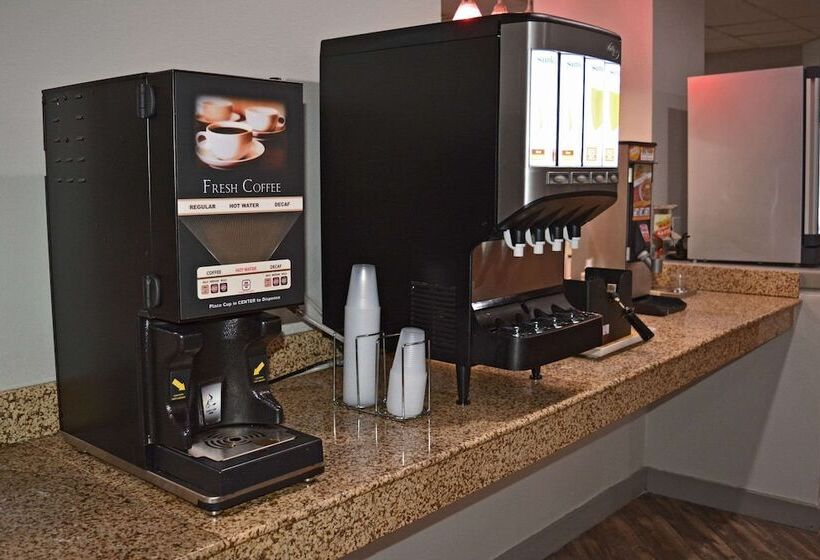 هتل Quality Inn & Suites East Syracuse  Carrier Circle