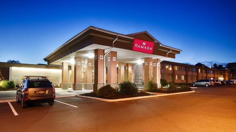 هتل Quality Inn & Suites East Syracuse  Carrier Circle