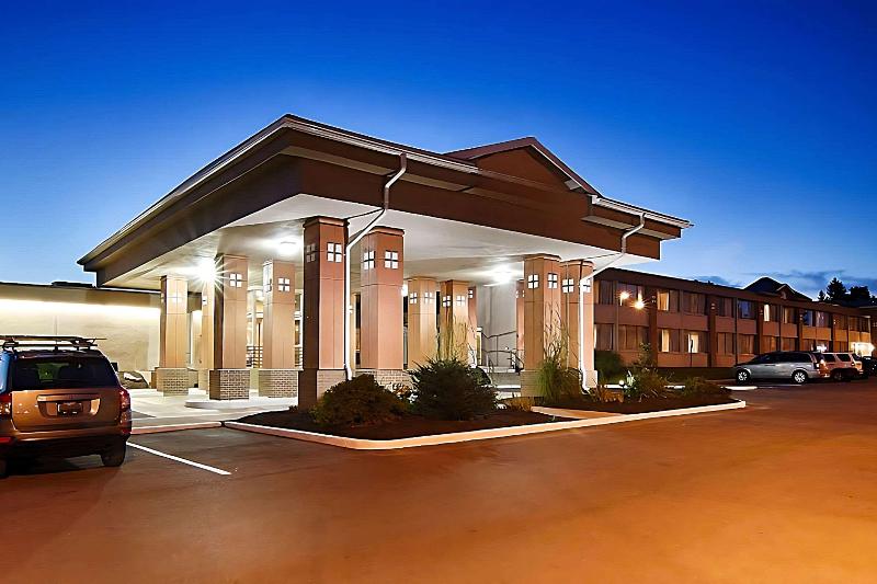 هتل Quality Inn & Suites East Syracuse  Carrier Circle