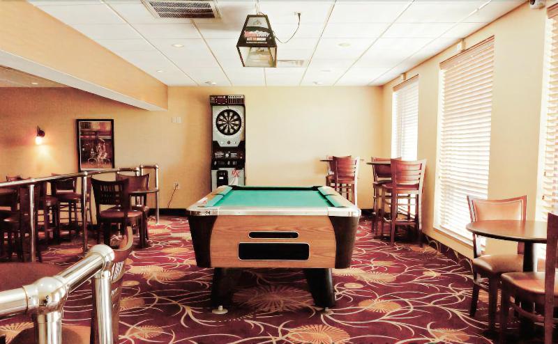 هتل Quality Inn & Suites East Syracuse  Carrier Circle