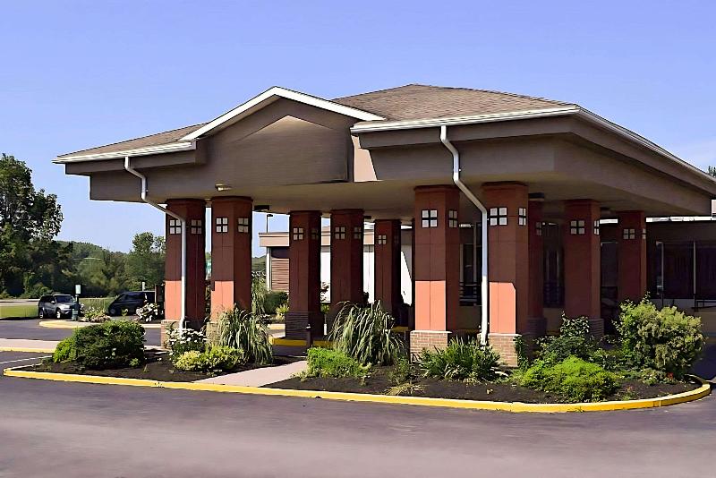 هتل Quality Inn & Suites East Syracuse  Carrier Circle