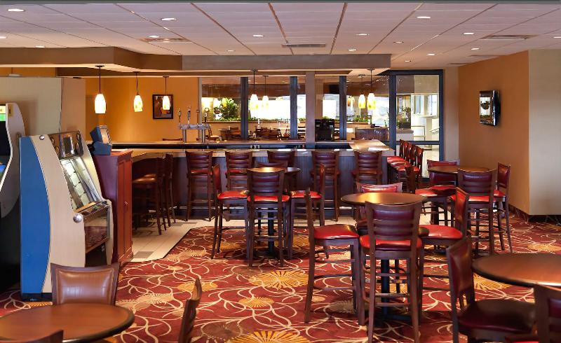 هتل Quality Inn & Suites East Syracuse  Carrier Circle