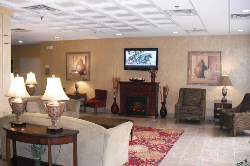 هتل Quality Inn & Suites East Syracuse  Carrier Circle