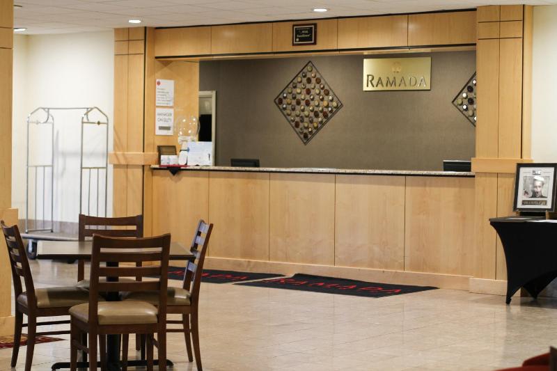 هتل Quality Inn & Suites East Syracuse  Carrier Circle