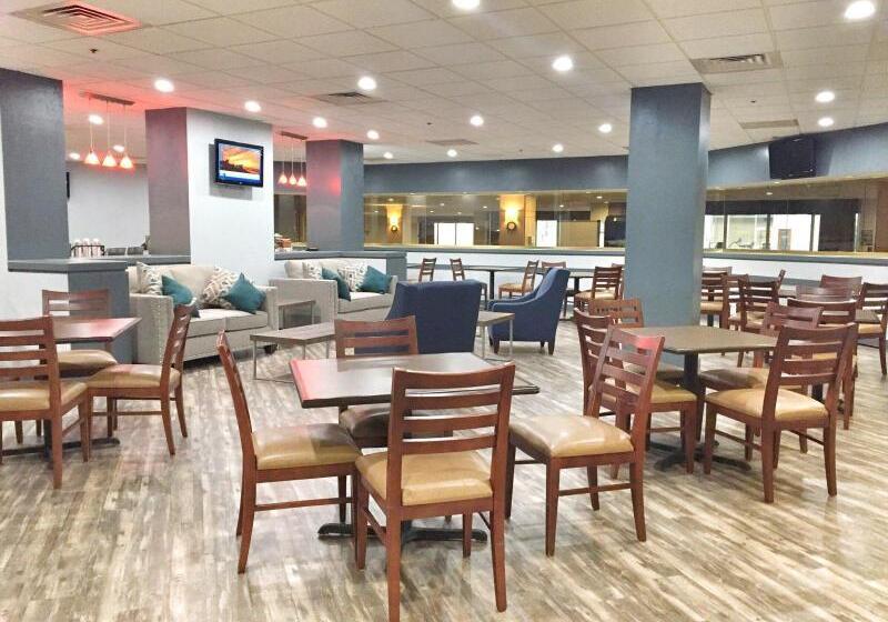 هتل Quality Inn & Suites East Syracuse  Carrier Circle