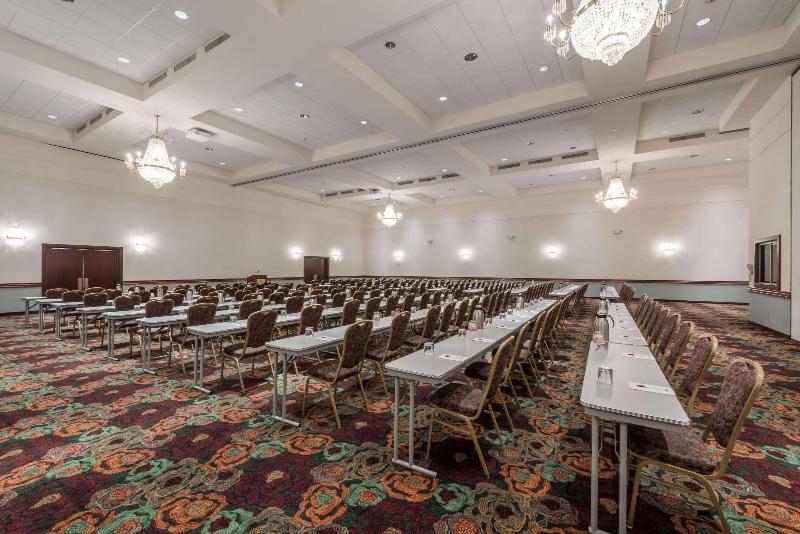 Ramada By Wyndham State College Hotel & Conference Center