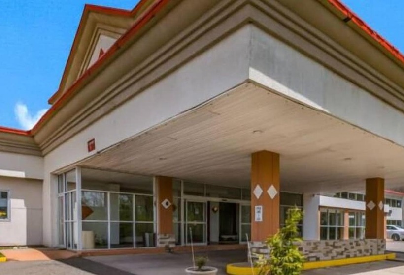 בית מלון כפרי Red Carpet Inn & Suites