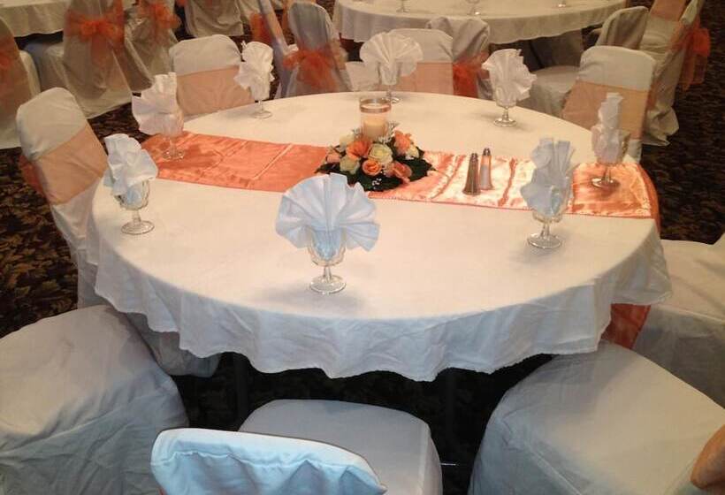 בית מלון כפרי Red Carpet Inn & Suites