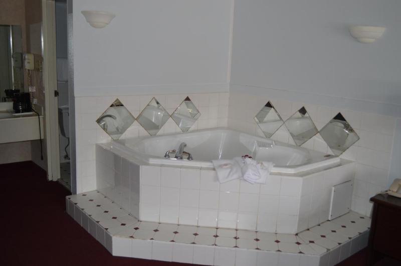 בית מלון כפרי Red Carpet Inn & Suites