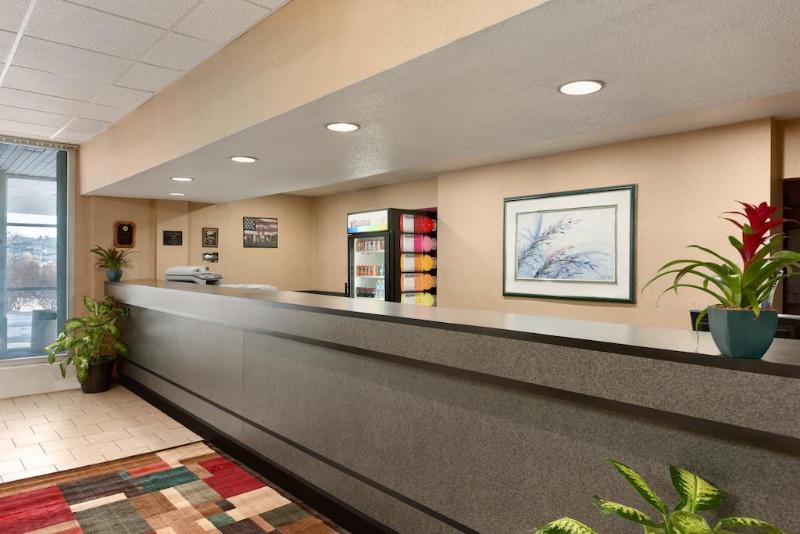 בית מלון כפרי Red Carpet Inn & Suites