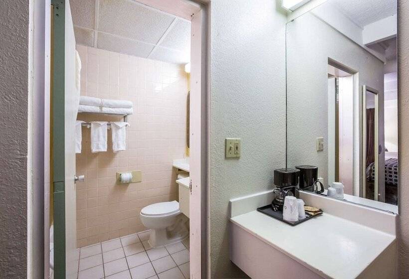 هتل Super 8 By Wyndham Macon Ga