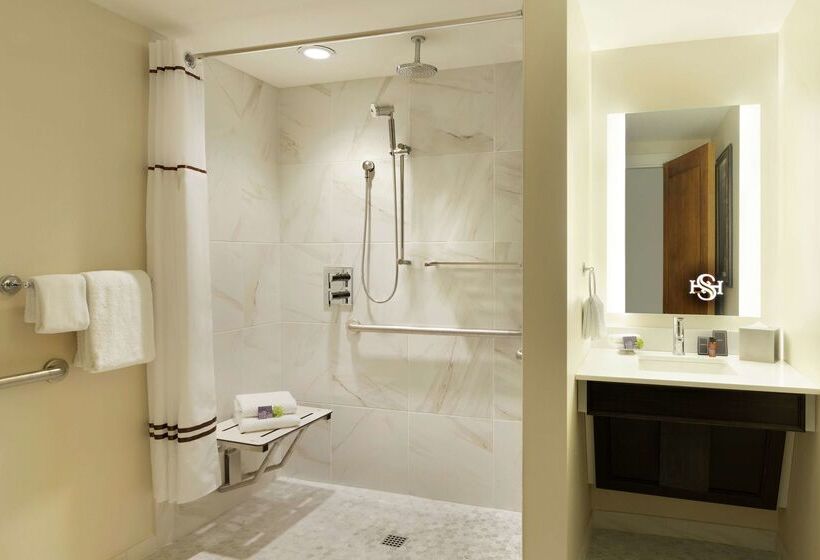 هتل Saranac Curio Collection By Hilton