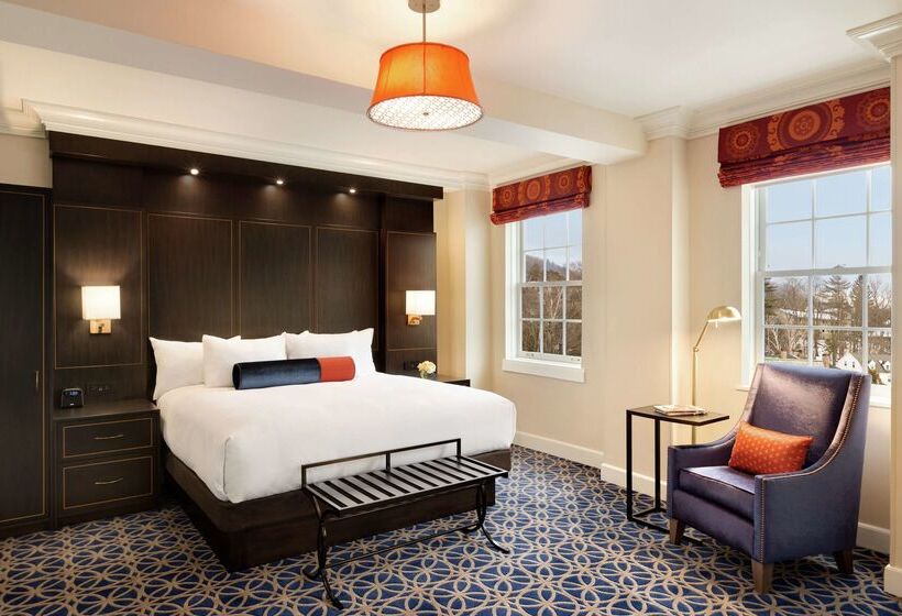 هتل Saranac Curio Collection By Hilton