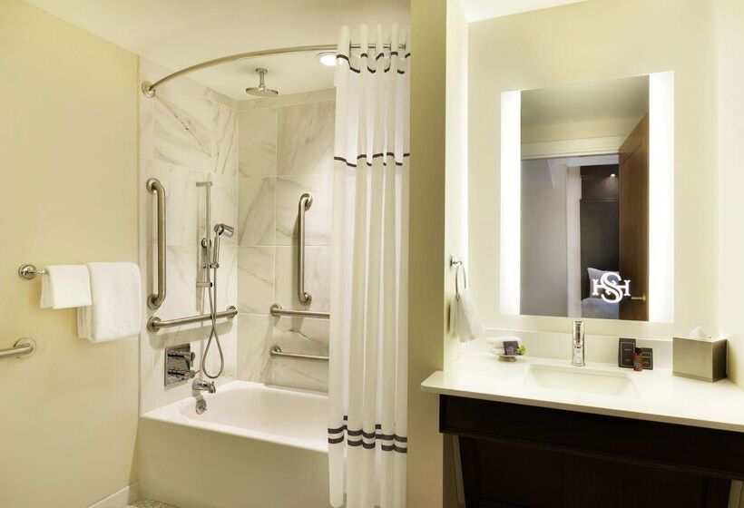 هتل Saranac Curio Collection By Hilton