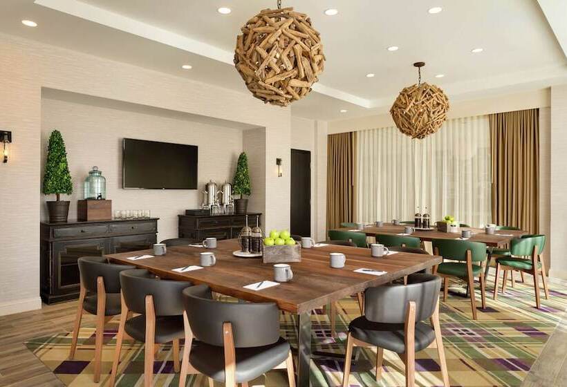 هتل Saranac Curio Collection By Hilton