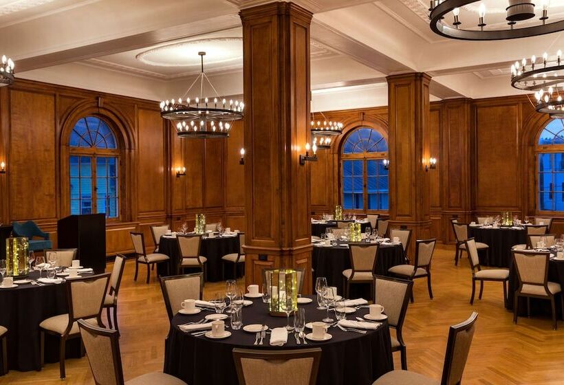 هتل Saranac Curio Collection By Hilton