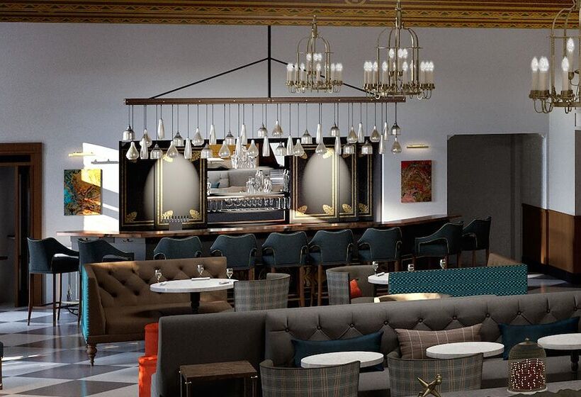 هتل Saranac Curio Collection By Hilton