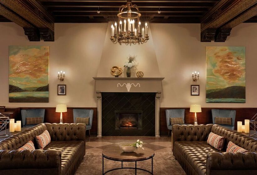 هتل Saranac Curio Collection By Hilton