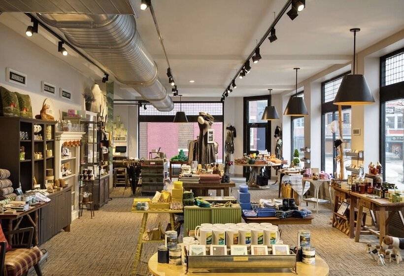 هتل Saranac Curio Collection By Hilton