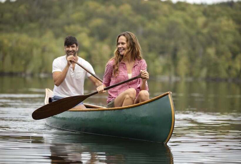 هتل Saranac Curio Collection By Hilton