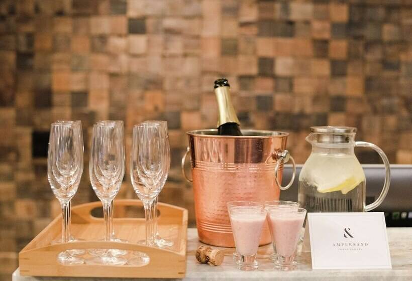هتل Saranac Curio Collection By Hilton