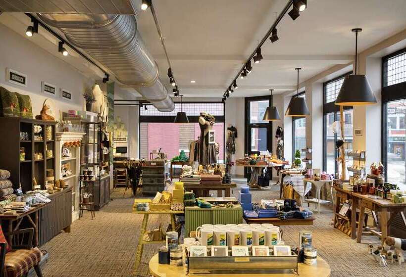 هتل Saranac Curio Collection By Hilton