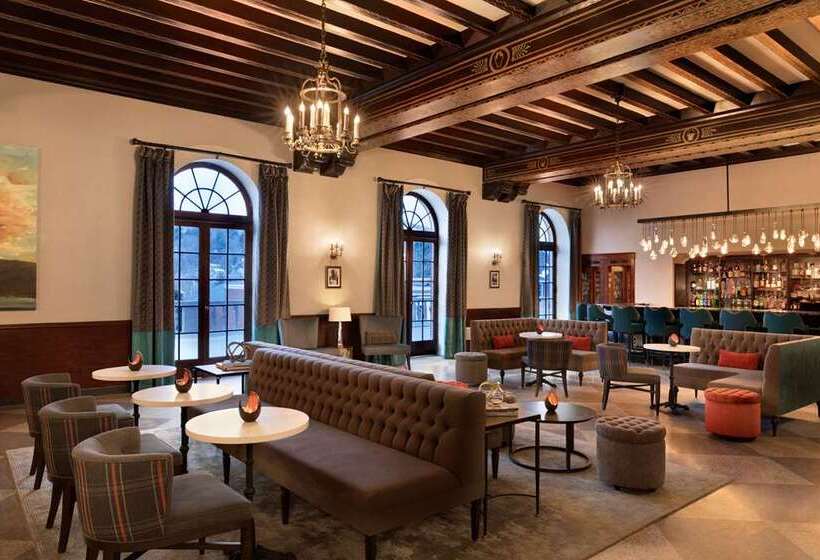 هتل Saranac Curio Collection By Hilton