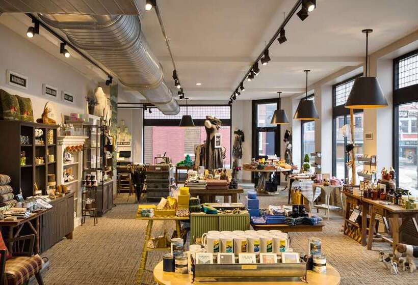 هتل Saranac Curio Collection By Hilton