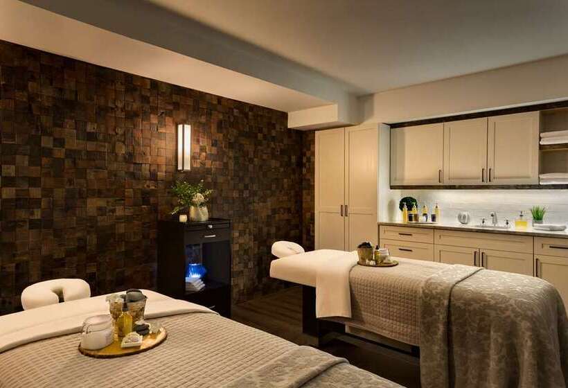 هتل Saranac Curio Collection By Hilton