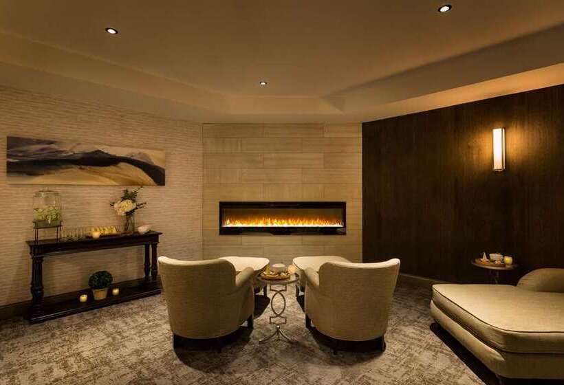 هتل Saranac Curio Collection By Hilton