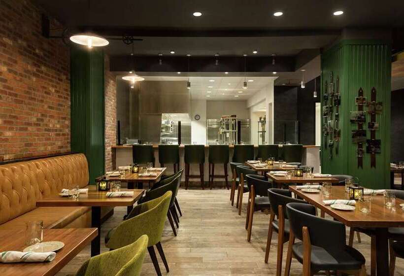 هتل Saranac Curio Collection By Hilton