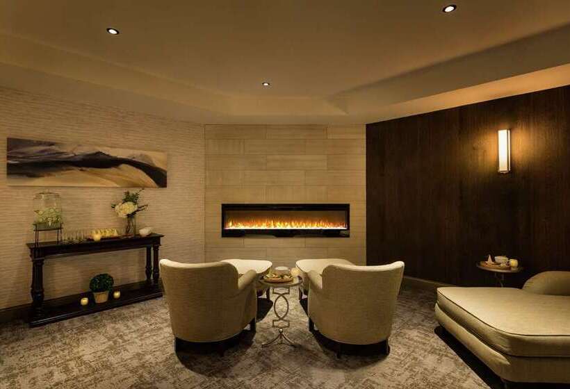 هتل Saranac Curio Collection By Hilton