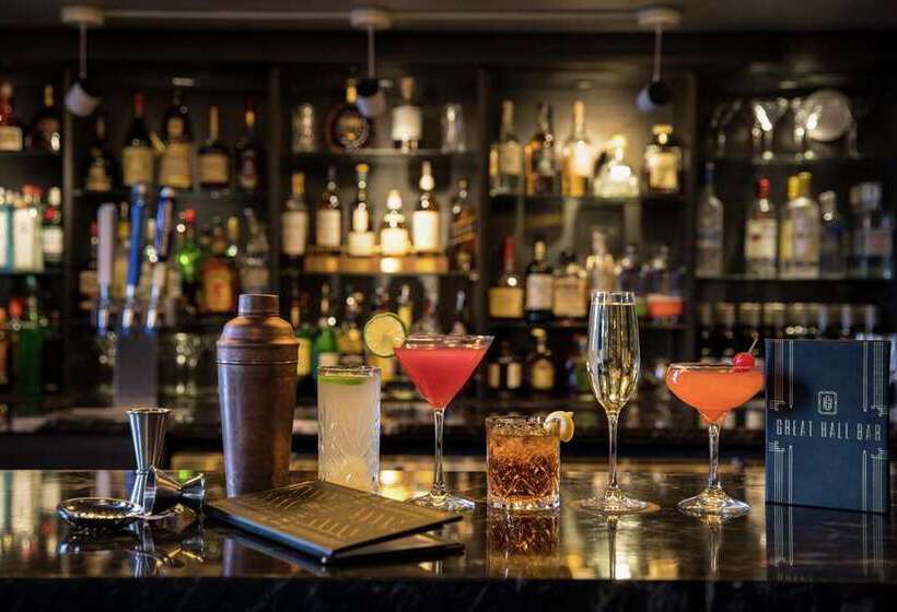 هتل Saranac Curio Collection By Hilton