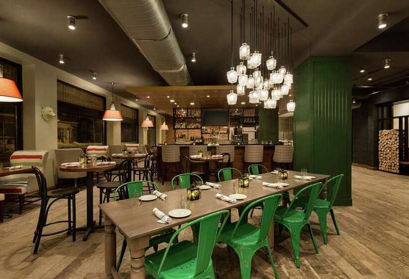 هتل Saranac Curio Collection By Hilton