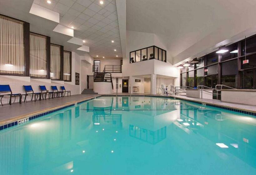 هتل Sonesta Irvine John Wayne Airport
