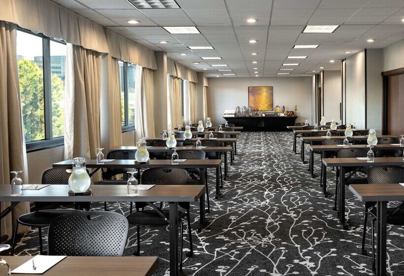 هتل Sonesta Irvine John Wayne Airport
